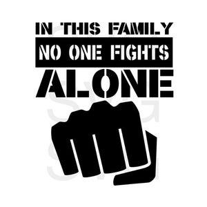 In questa famiglia nessuno combatte da solo SVG. Maglietta del cancro png. Decalcomania della famiglia guerriera del cancro. Maglietta di supporto per i combattenti contro il cancro. Consapevolezza del cancro