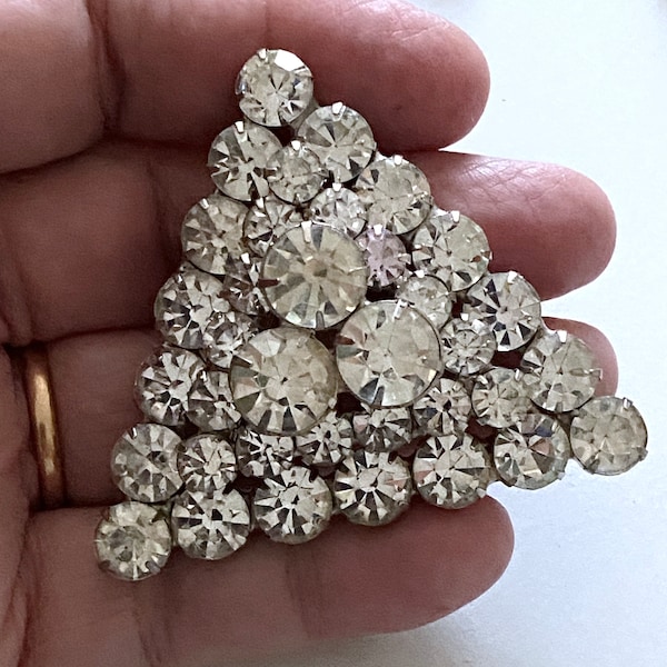 Gorgeous dazzling brooch - unsigned beauty