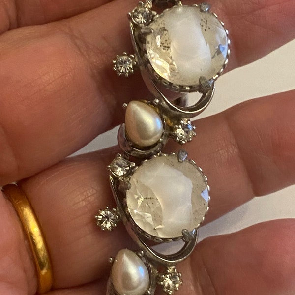 Lovely Vintage bracelet - mixed crisp white stones