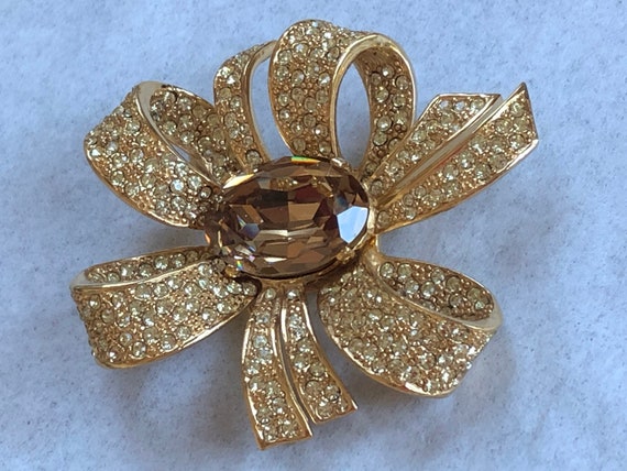 Ciner ribbon brooch