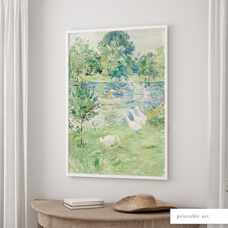Puede incluir: Una pintura que representa una escena de lago con &aacute;rboles y p&aacute;jaros blancos. El lago es azul y verde, y los &aacute;rboles son verdes y marrones. Los p&aacute;jaros son blancos y tienen cuellos largos. La pintura est&aacute; realizada en un estilo suelto e impresionista.