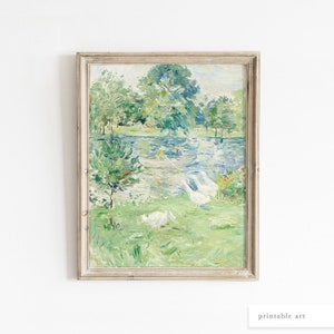Puede incluir: Una pintura enmarcada que representa una escena de paisaje con un lago, &aacute;rboles y p&aacute;jaros blancos. La pintura est&aacute; realizada en un estilo suelto e impresionista con pinceladas visibles. Los colores son suaves y apagados, con predominio de verdes, azules y blancos.