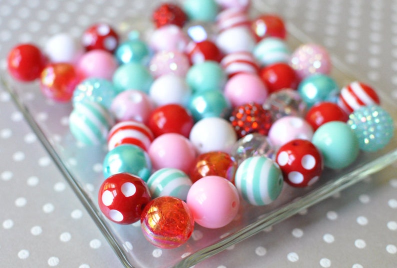 20mm Bubblegum beads 50 or 100 piece Winter Wonderland chunky beads wholesale Christmas gumball bead kit Pink red and aqua plastic beads