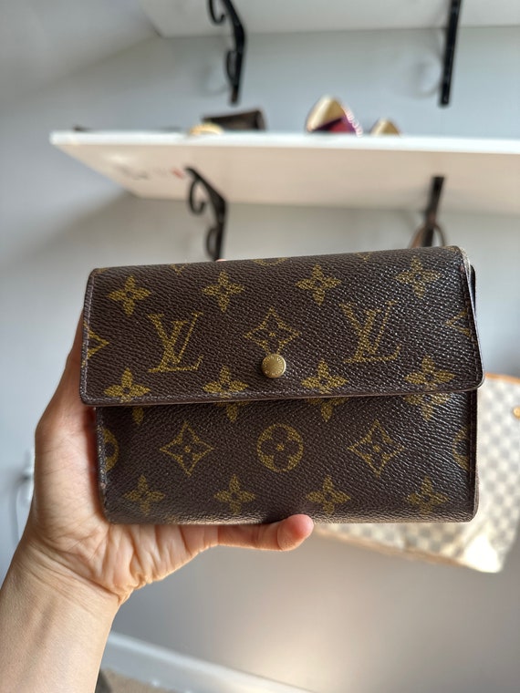 Authentic Louis Vuitton wallet - image 2