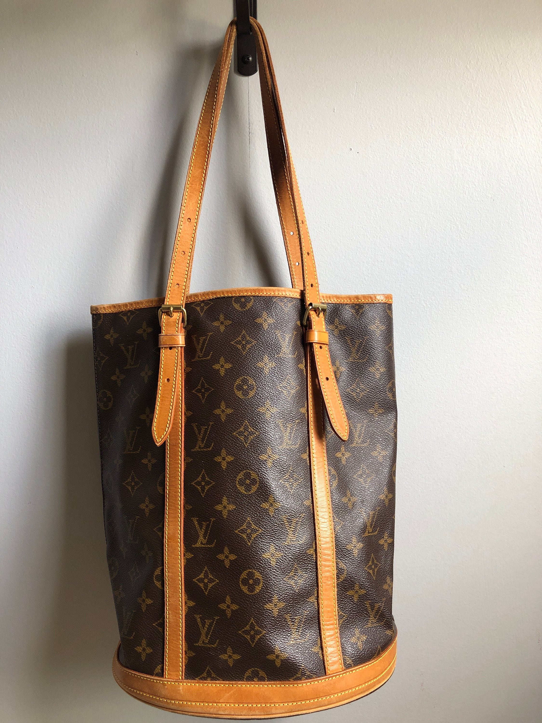 Louis Vuitton Louis Vuitton Bucket GM Monogram Canvas Shoulder Bag