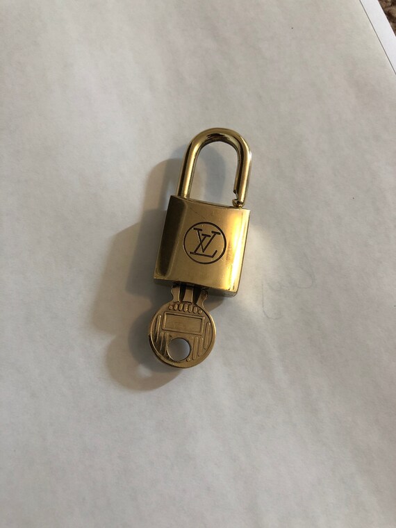 Authentic Louis Vuitton lock and key set. Authenti