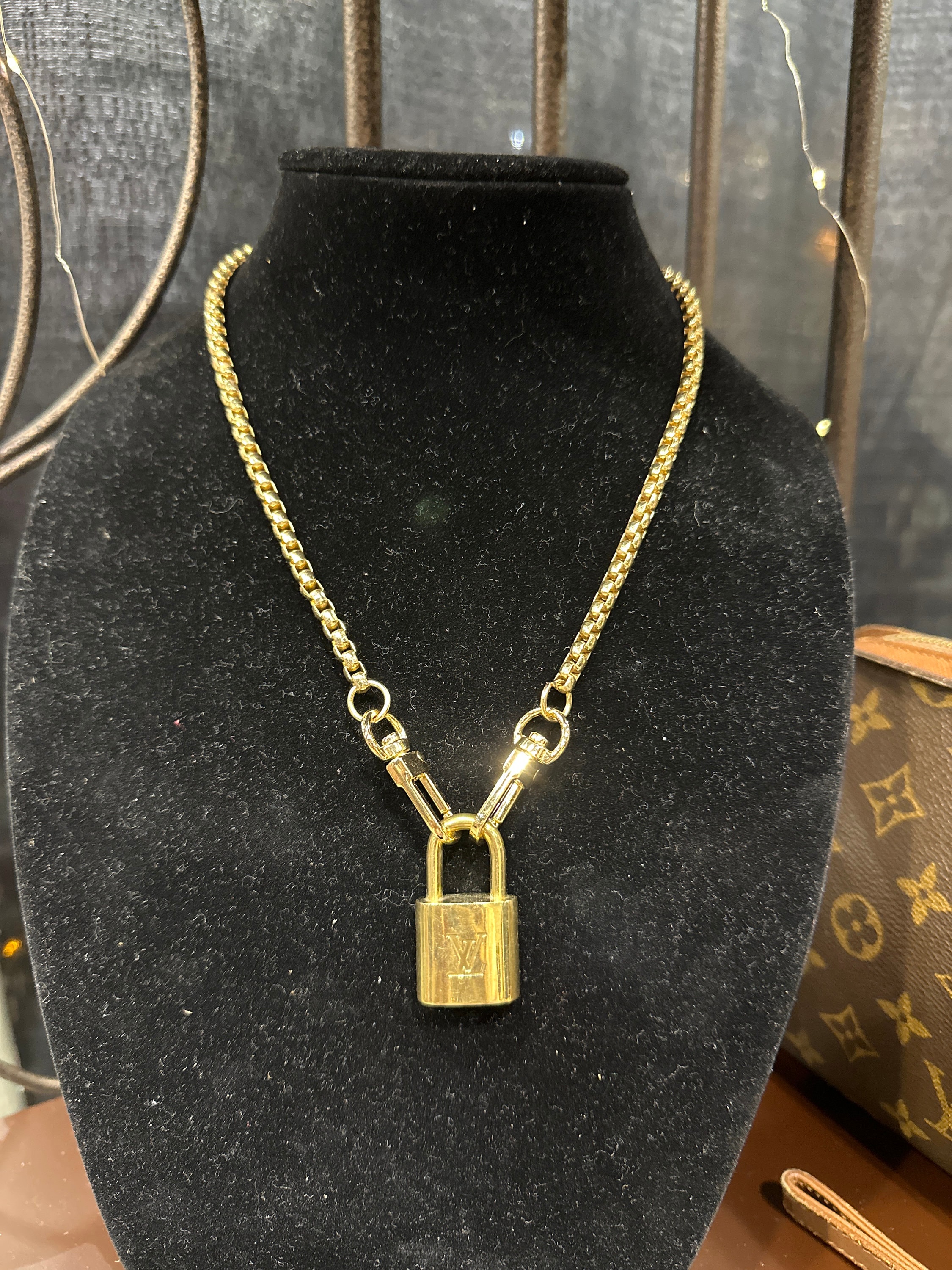 Other jewelry Louis Vuitton LV Padlock Pendant Necklace M01149 Silvery  Metal ref.965800 - Joli Closet