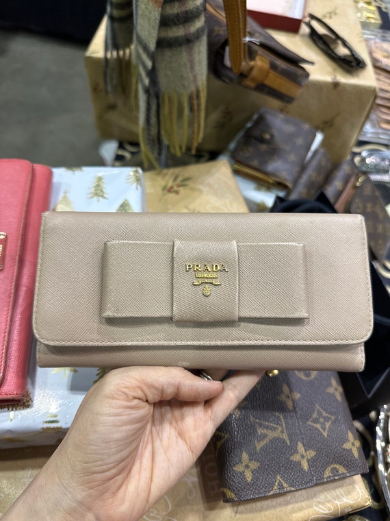 Auth Prada wallet