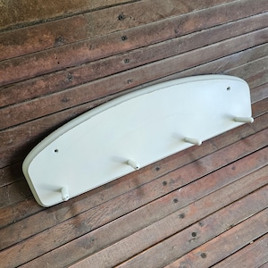 White Wooden Peg Coat Hat Rack - Distressed Vintage Hat Rack - Wooden Peg Entry Storage - Farmhouse Rack - Handcrafted Peg Rack
