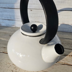 Mid Century Retro White Tea Kettle - White Enamel Finish - Heavy Plastic Handle - Clean interior - Minimal Dings on Enamel