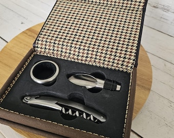 Gutter & Buck Wine Box Set – Tweed Wine Bottle Stopper Opener Gift