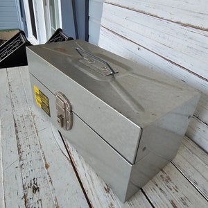 File away Safety Chest - Vintage Metal Safety Chest Safety Deposit Lock Cash Box (no key) - Metal Tray - Handle - Bank Box