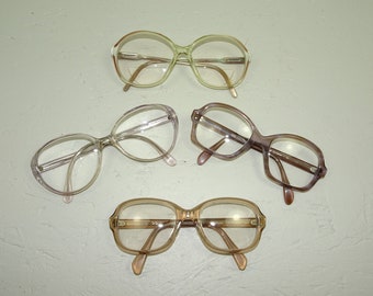 Vintage Eyeglasses 1970 display picture 1