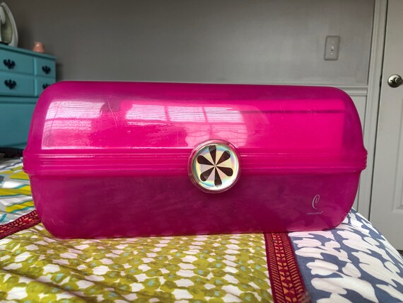 Vintage 90s Pink Caboodles Makeup Case. 