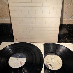 Pink Floyd &quot;The Wall&quot; 2 LP Set - Great Condition - Vinyl Record LP - FREE Shipping
