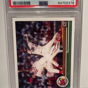 Puede incluir: Una tarjeta de béisbol Upper Deck de 1989 con Jim Abbott, calificada GEM MT 10 por PSA. La tarjeta muestra a Abbott con un uniforme de béisbol, lanzando con el texto "#755" y "54702378" en la tarjeta.