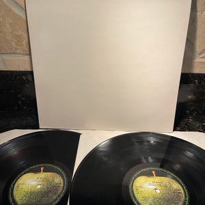 The Beatles &quot;White Album&quot; 2 LP Vinyl Record Near Mint Vintage Apple Pressing - John Lennon Paul McCartney George Harrison Ringo Starr