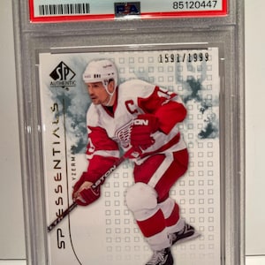 Steve Yzerman PSA 10 SP Authentic Essentials/1999 Red Wings Legend