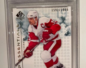 Steve Yzerman PSA 10 SP Authentic Essentials/1999 Red Wings Legend