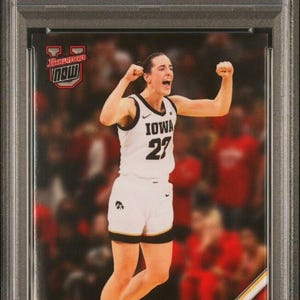 2023 Bowman U Now #61 Caitlin Clark "Breaks Maravich's Record" PSA 10 Trading Card - PSA 10 Graded Encased imagem 1
