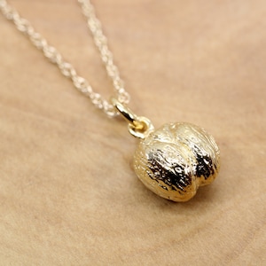 Colar, pingente ou brincos de semente de coco de mer em ouro, Lodoicea ou mar ou coco duplo, maior semente das Seychelles, feito em ouro vermeil de 14kt