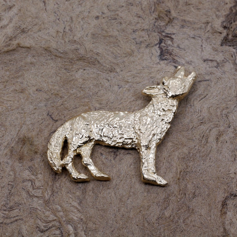 wildlife animal lover gift Men/'s 14kt solid gold 3-D howling coyote Gold Coyote Tie Tack or Pin for him Wylie coyote for husband