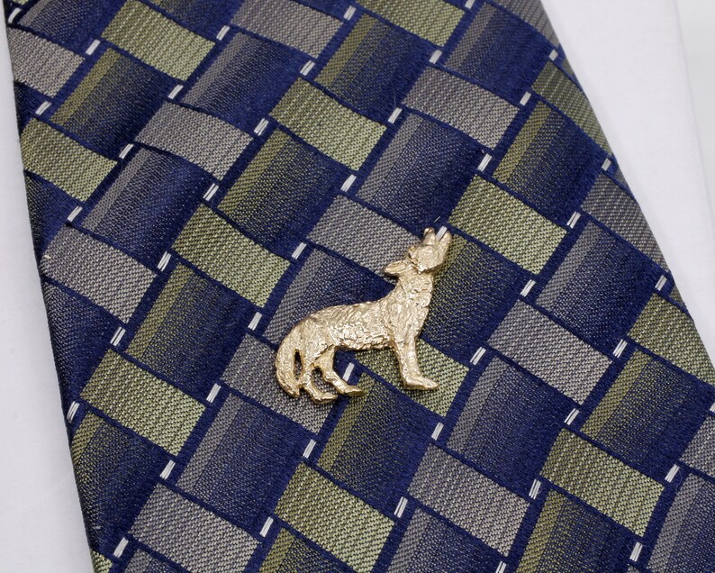 wildlife animal lover gift Men/'s 14kt solid gold 3-D howling coyote Gold Coyote Tie Tack or Pin for him Wylie coyote for husband