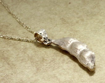 14kt Yellow Gold Soybean Necklace: Nature-Inspired Pendant
