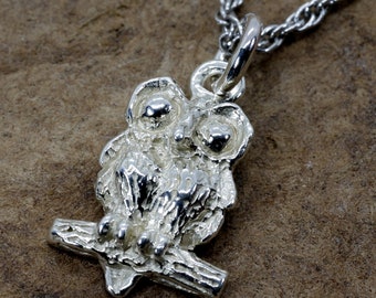 スターリングシルバーのフクロウネックレス：気まぐれな大きな目のフクロウペンダント