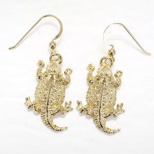 Orecchini di rana cornuta d&#39;oro, regalo per la rana cornuta regalo per lei, orecchini di rana cornuta per ragazza, piccolo rospo corneo