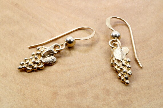 SEA 14k フルーツピアス GRAPES 14kt Gold Grape Cluster Earrings: Dainty Wine Lover Gift - Etsy