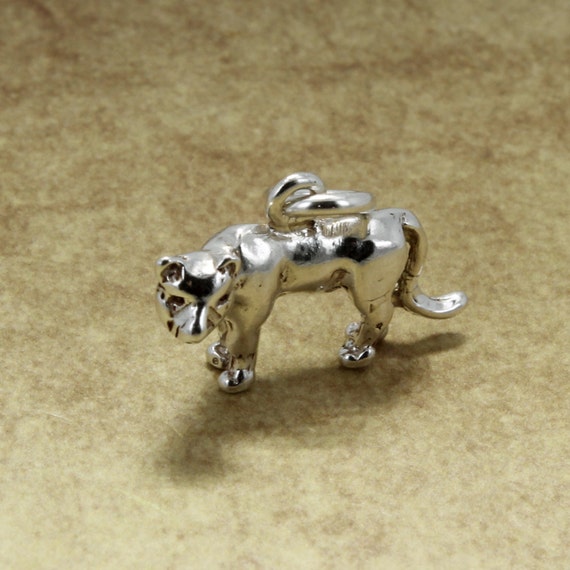 スターリングシルバーのクーガーチャーム：3Dマウンテンライオン