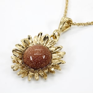 ゴールドのひまわりのネックレス、彼女のためのひまわりのジュエリー、野生の花のネックレスゴールド、ひまわりのギフト、ひまわりの種のネックレス、小さな女の子のネックレス