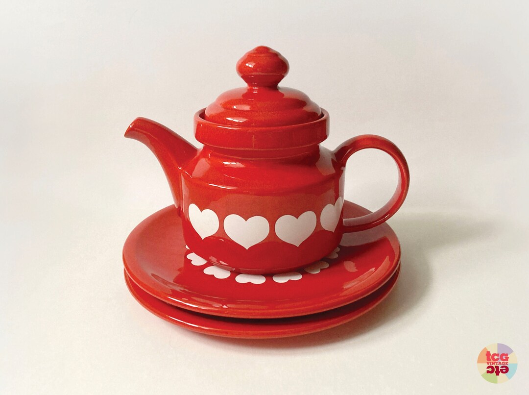 Vintage Red Heart Teapot 10 Plates, Waechtersbach, West Germany