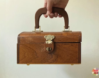 Sac boîte en bois des années 1960, poignée supérieure avec couvercle, boîtier en bois brun Mid-Century, fermeture par rotation, doublure, sac à main mod, objet de collection d'occasion, vintage