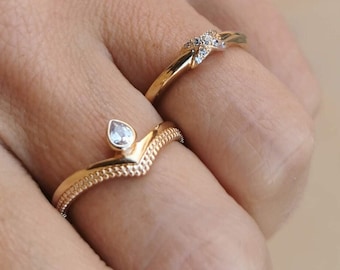 V shape stacking gold ring