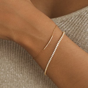 Bracelet with a very fine and elegant bar-shaped line of cubic zirconia in sterling silver and plated in 24k gold