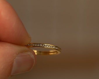 Beautiful ring with white zircon band in sterling silver and 24k gold plated silver