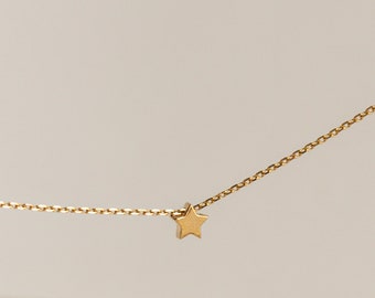 Gargantilla con estrella deslizante pequeña hecho en plata de ley y plata chapada en oro de 24k