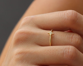Anel fino em forma de estrela de 8 pontas com zircão central em prata e banho de ouro 24k, estrela polar, rosa dos ventos