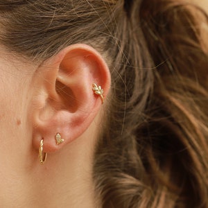 Set de pendientes de aro para combinar en multiples agujeros con motivo hojas en plata de ley y chapados en oro