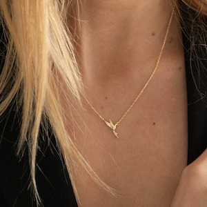 Choker met kleine COLIBRI hanger gemaakt van sterling zilver en 24k verguld afbeelding 1