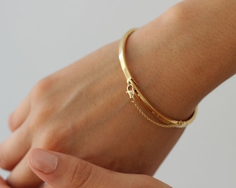 Oval slave bracelet with small chain and lobster clasp, rigid 24k gold plated bracelet