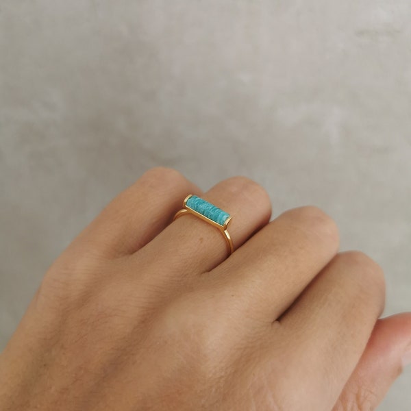 Bague avec pierre naturelle d'amazonite taillée de forme cylindrique rectangulaire en argent sterling et plaqué or