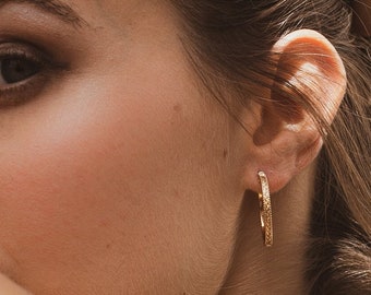 Medium hoops with smooth square section drawings made of sterling silver and 24k gold plating