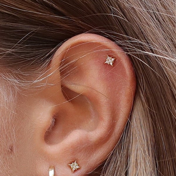Earrings with small star and white zirconia. 925 sterling silver and 18k gold plated