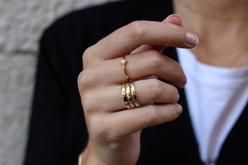 Breiter goldener Dreifachring mit Sternen und Zirkonen aus Sterlingsilber und 24 Karat vergoldetem Silber Bild 5