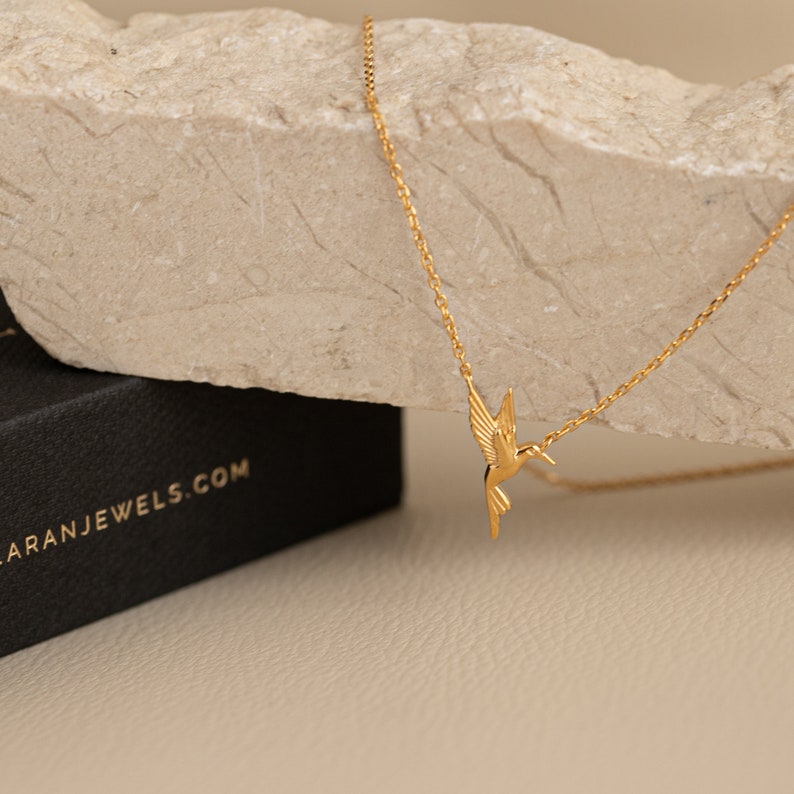 Choker met kleine COLIBRI hanger gemaakt van sterling zilver en 24k verguld afbeelding 7