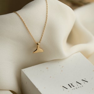 Sehr elegantes Walschwanz-Halsband mit einer sehr feinen Kette aus 925er Sterlingsilber und 24 Karat Vergoldung