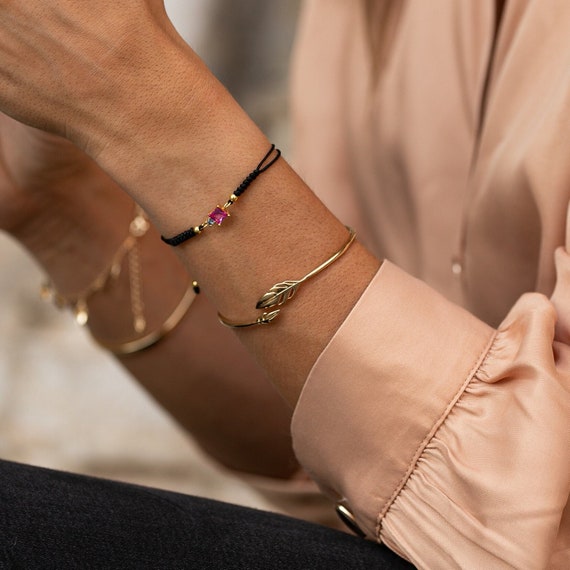 Pulsera ajustable de macramé con piedras circonitas color ROSA FUCSIA y azul fabricada en plata de ley y chapada en oro